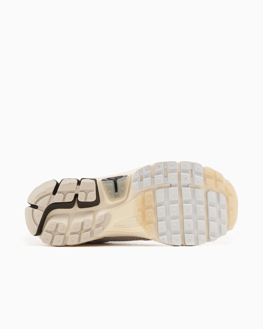 Nike Zoom Vomero 5
Supersonic Light Bone Black